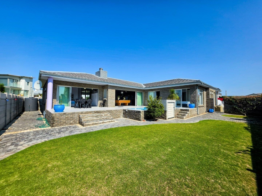 3 Bedroom Property for Sale in Stilbaai Wes Western Cape